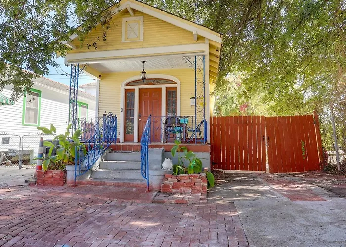 New Orleans Home About 2 Mi To French Quarter!